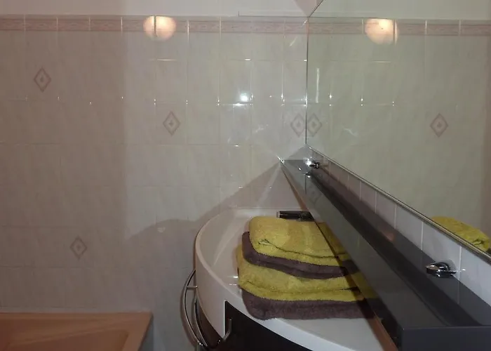 Bona, Vue Hippodrome Et Mer, Clim Hyères