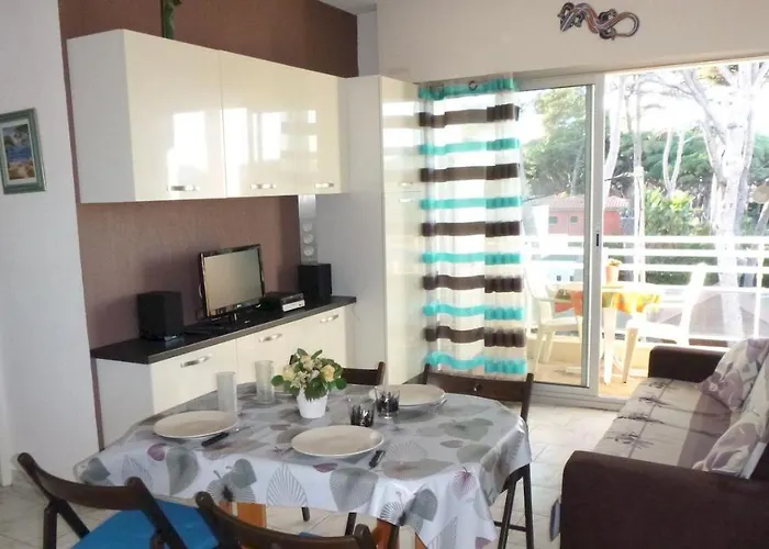 Bona, Vue Hippodrome Et Mer, Clim Apartman